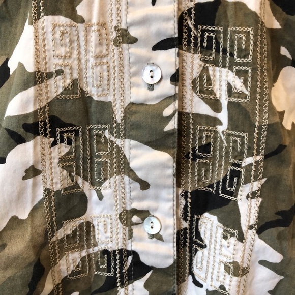 Chico’s (G) camo floral button down shirt size 3  (L) long sleeve with needl… - Picture 5 of 11